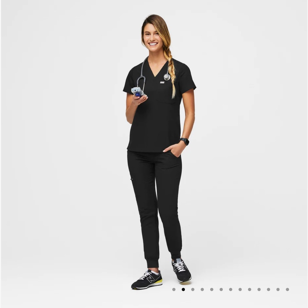 The set Figs women's scrubs
